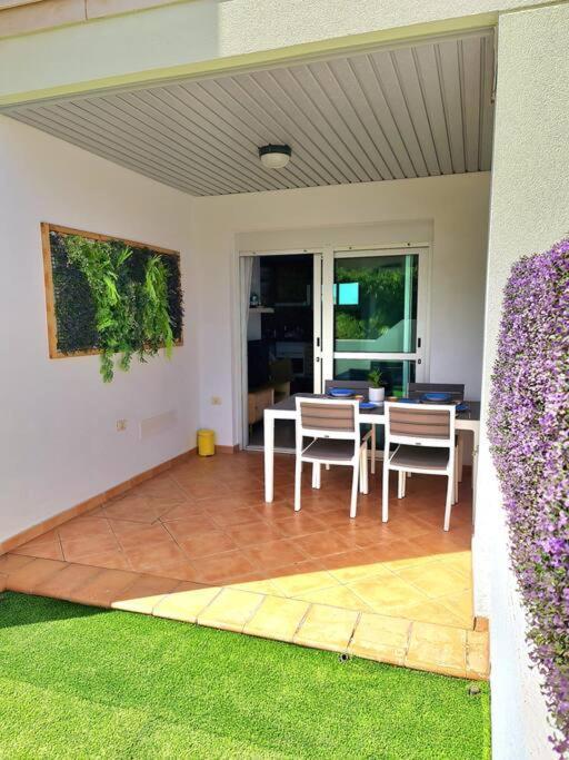 Homely Apt In Modern Building With Pool Σαν Μιγκέλ ντε Αμπόνα Εξωτερικό φωτογραφία